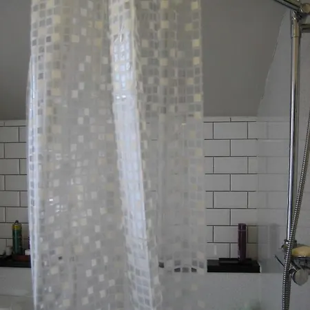 Homestay Annie'S Homestay Bnb - Elegantly Simple & Peaceful - Great Wifi, No Tv - Shared Bathroom