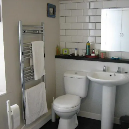 Annie'S Homestay Bnb - Elegantly Simple & Peaceful - Great Wifi, No Tv - Shared Bathroom *