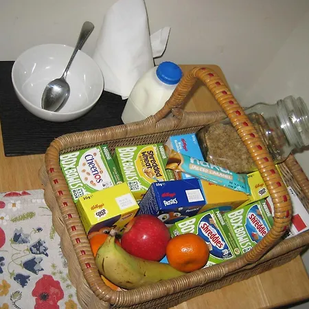 Kwatera prywatna Annie'S Homestay Bnb - Elegantly Simple & Peaceful - Great Wifi, No Tv - Shared Bathroom